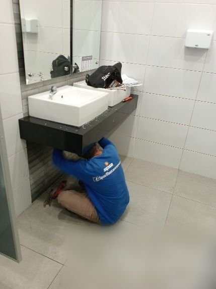 Cambio de accesorios de baño – trabajo realizado por SIPSA