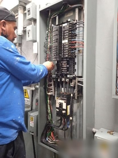 Cambio de accesorios eléctricos – trabajo realizado por SIPSA