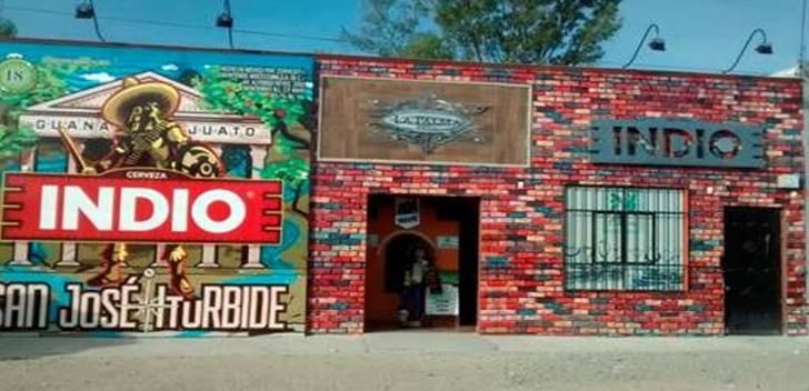 Estructura forrada con vinil wallgraphics y anuncio 3D en acero inoxidable en Bar La Palma, San José Iturbide, Gto.